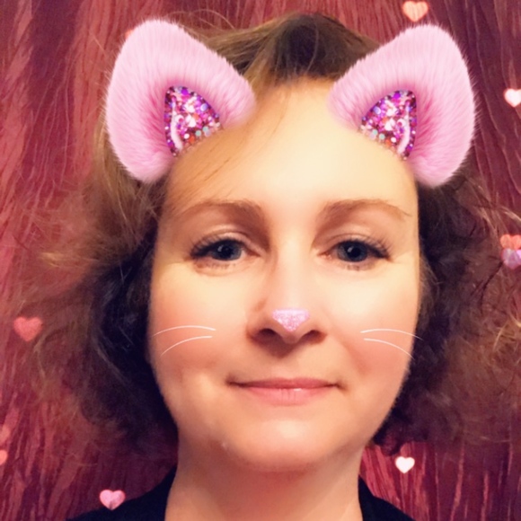 Meet your Posh Ambassador, Michelle!! - Picture 2 of 11